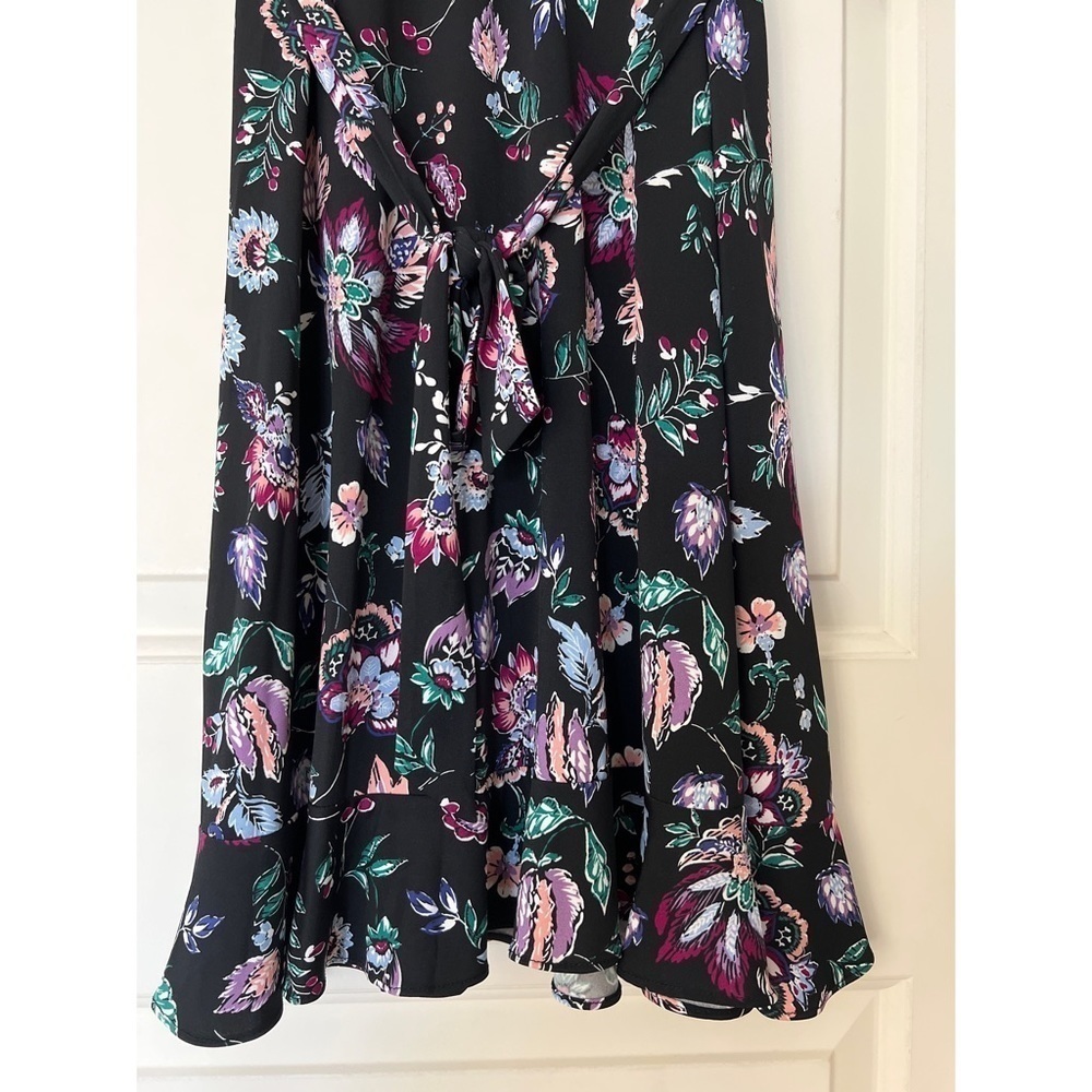LEOTA FLORAL DAINTY FAUX WRAP DRESS RUFFLE BOTTOM - SIZE M - Picture 4 of 5